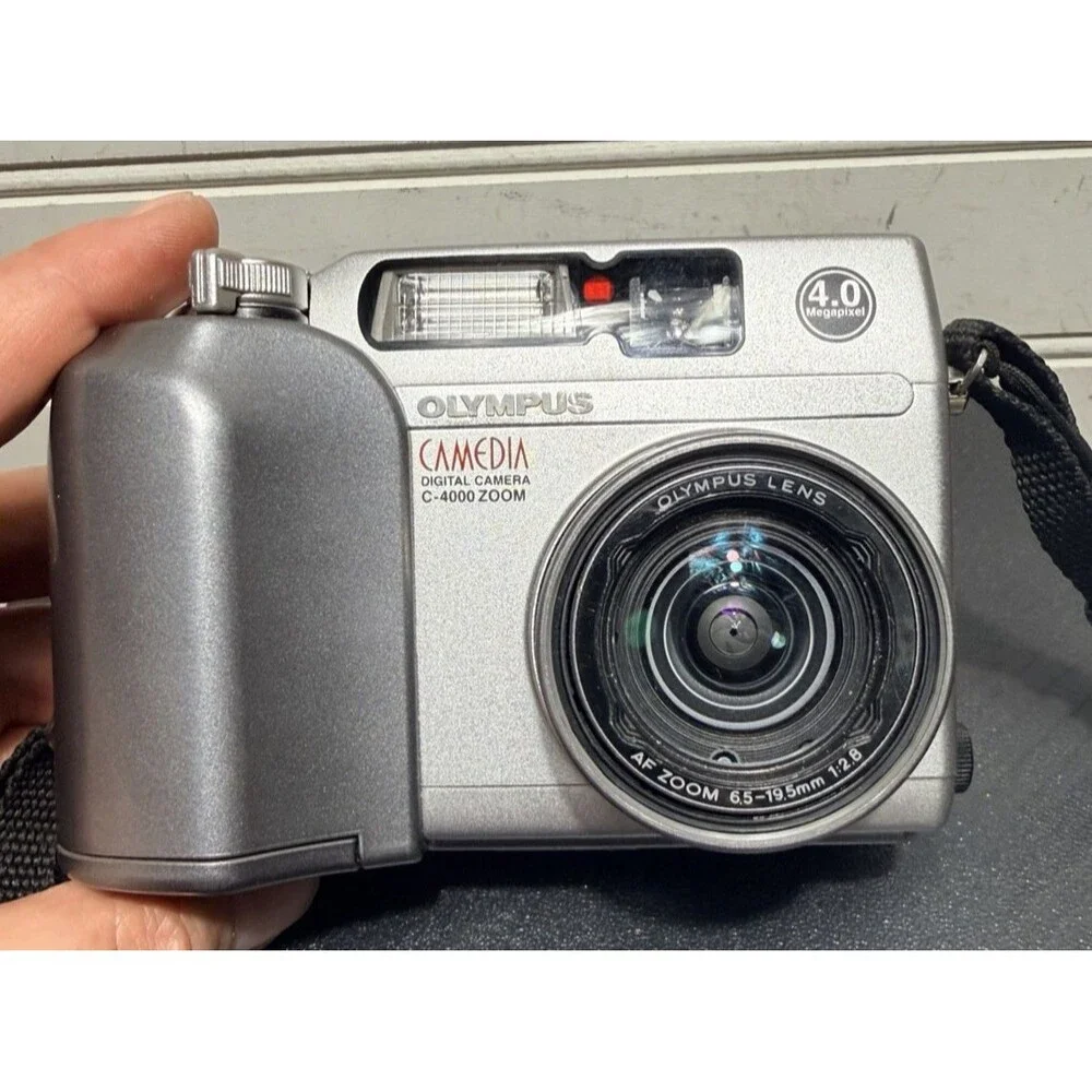 Olympus CAMEDIA C-4000 Zoom 4.0MP Digital Camera Silver W/ Memory Card Tested